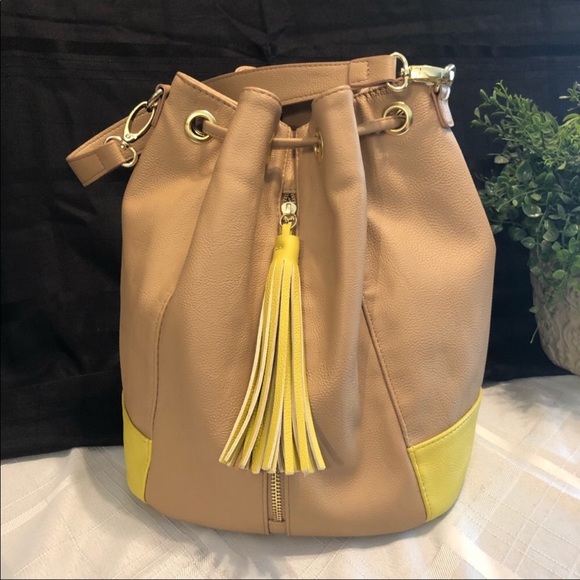 Steve Madden Handbags - Steve Madden Bucket Style Drawstring Handbag
